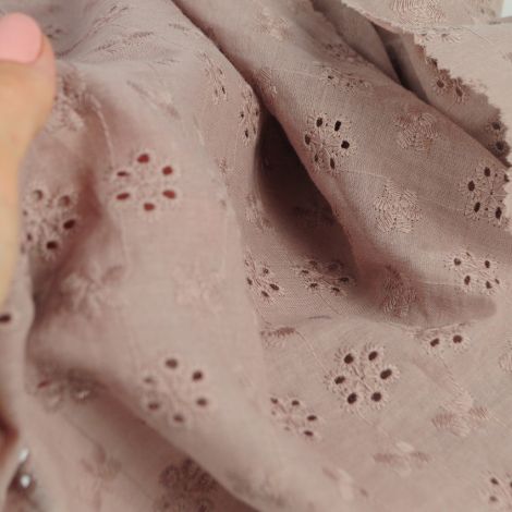 Ткань хлопок вышивка "цветы" капучино с розовым оттенком